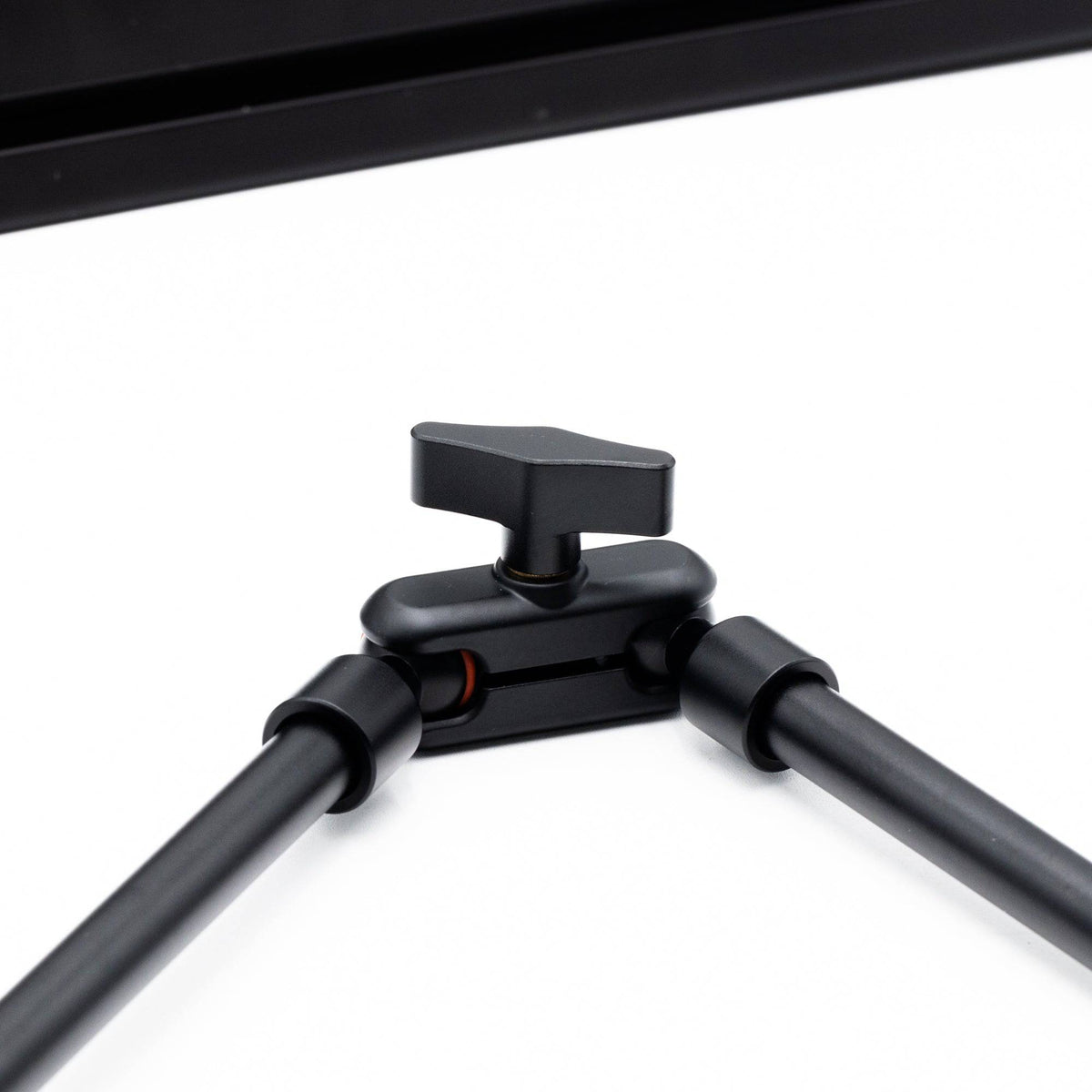 SimSportGadget Hue Play Bar 32-inch premium aluminum metal mount, adjustable accessory for mounting Hue lights.