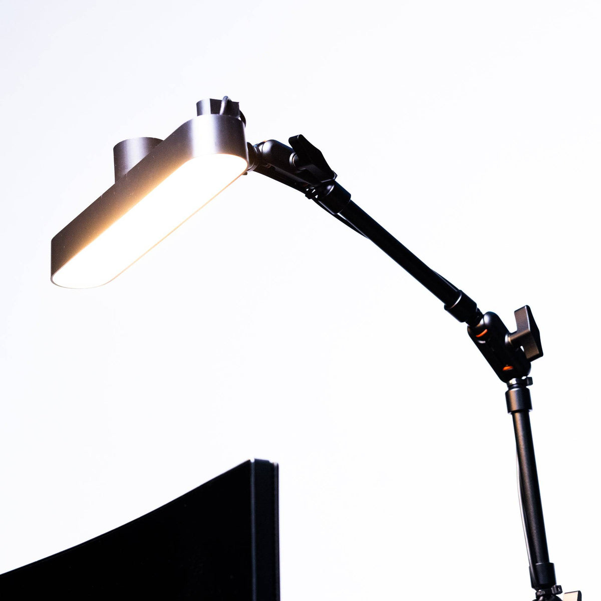 SimSportGadget Hue Play Bar 32-inch premium aluminum metal mount for sleek, secure installation of Hue light bars.