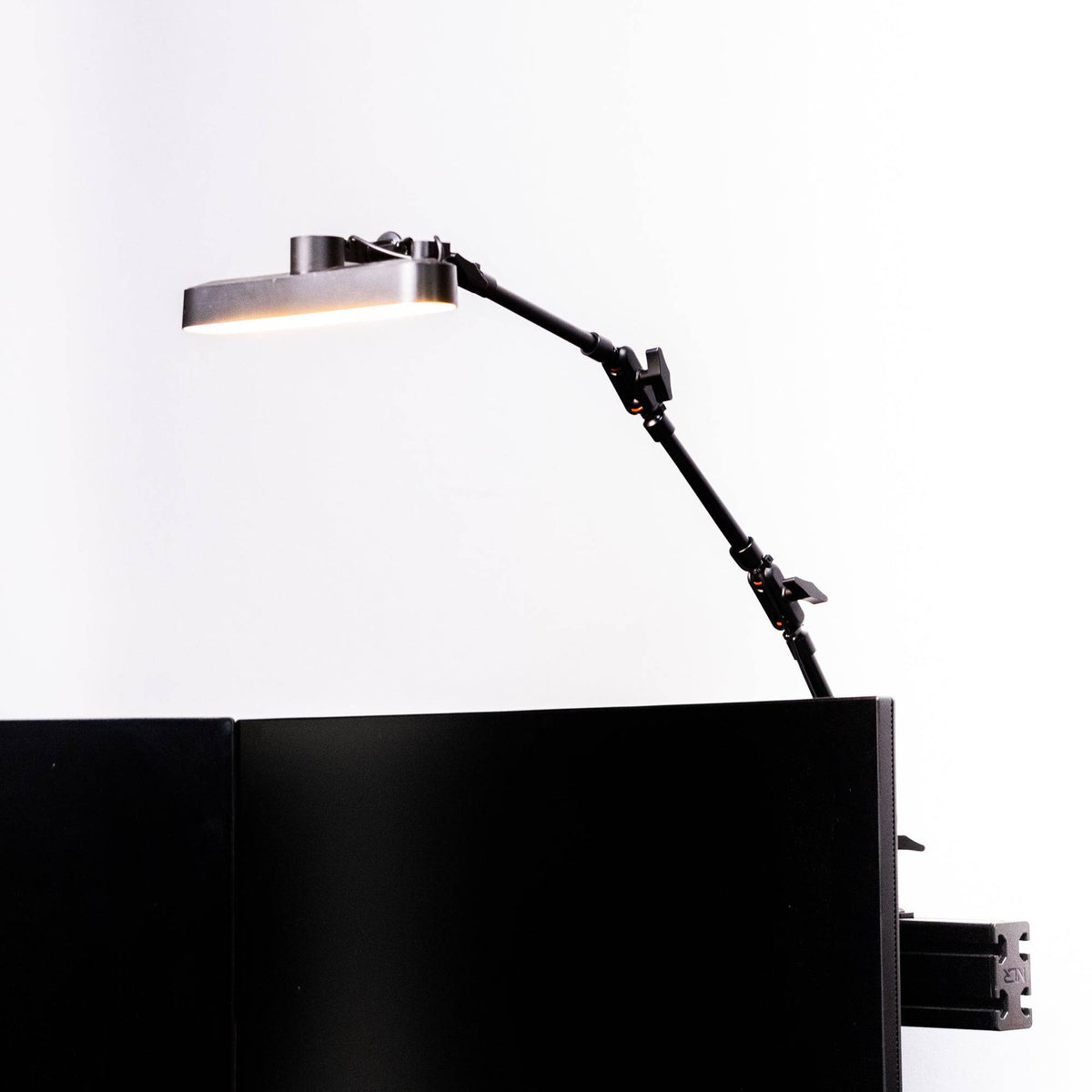SimSportGadget Hue Play Bar 32-inch premium aluminum metal mount for accessories, shown with the mount attached to the light bar.