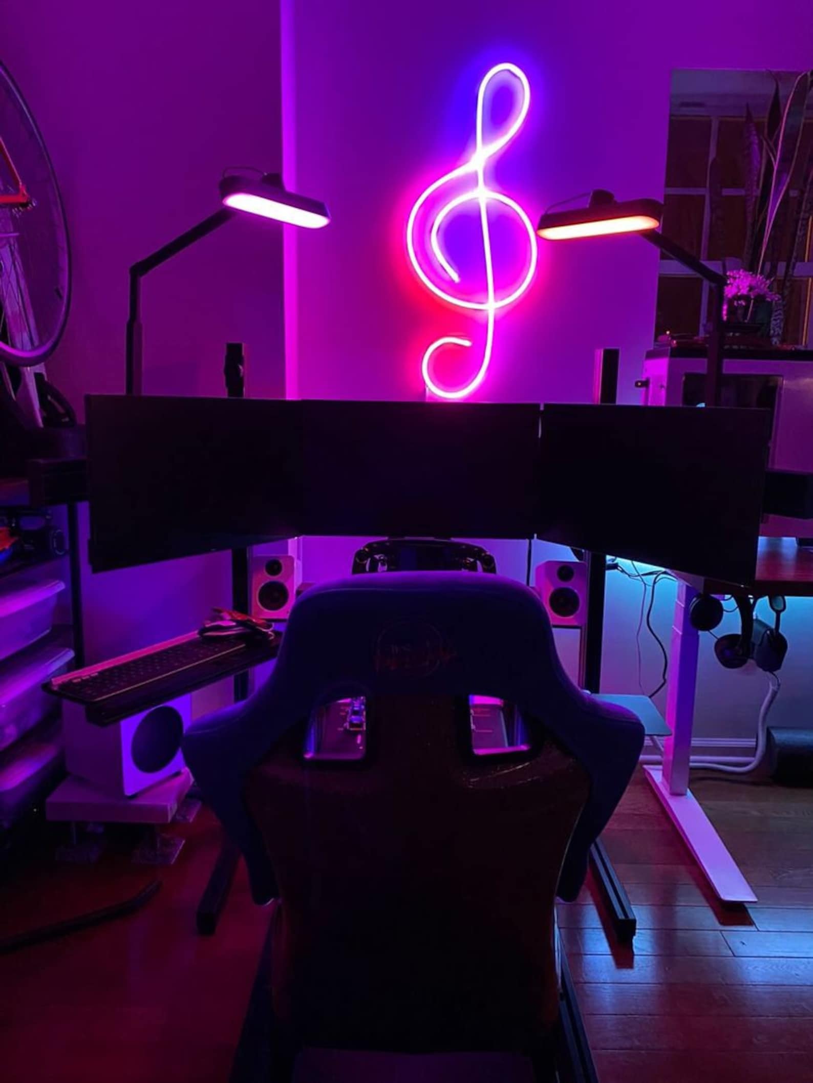 SimSportGadget Hue Play Bar Light Mount showing sleek black mount for easy installation of Hue Play lights.